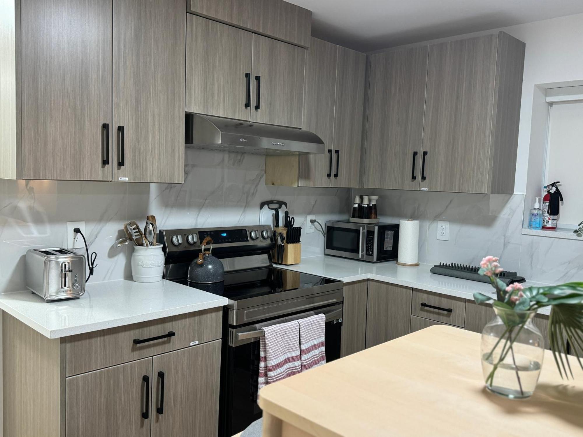 The Sunset Haven- Cozy 2Br Basement Suite Near White Rock Суррей Экстерьер фото