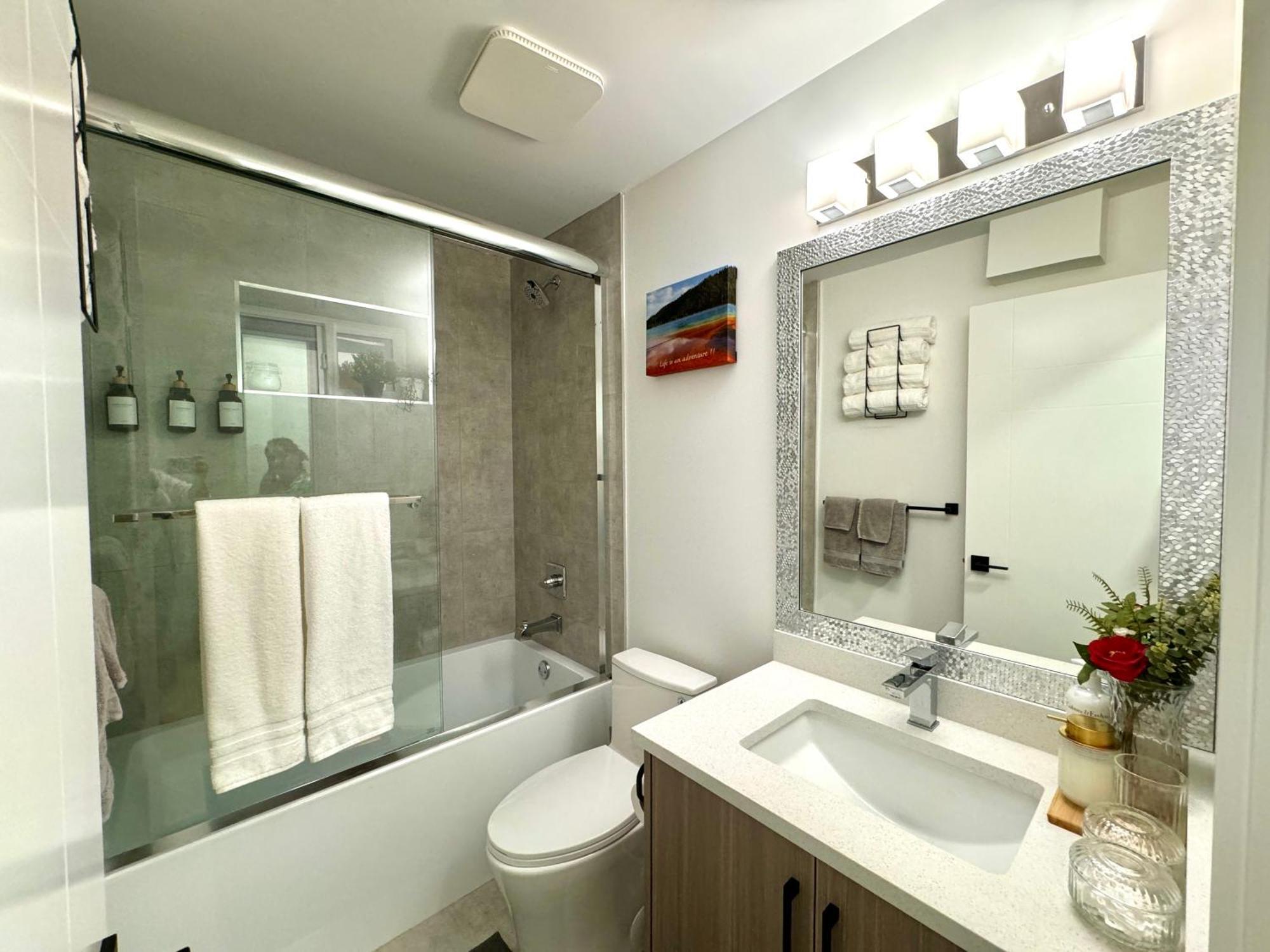 The Sunset Haven- Cozy 2Br Basement Suite Near White Rock Суррей Экстерьер фото