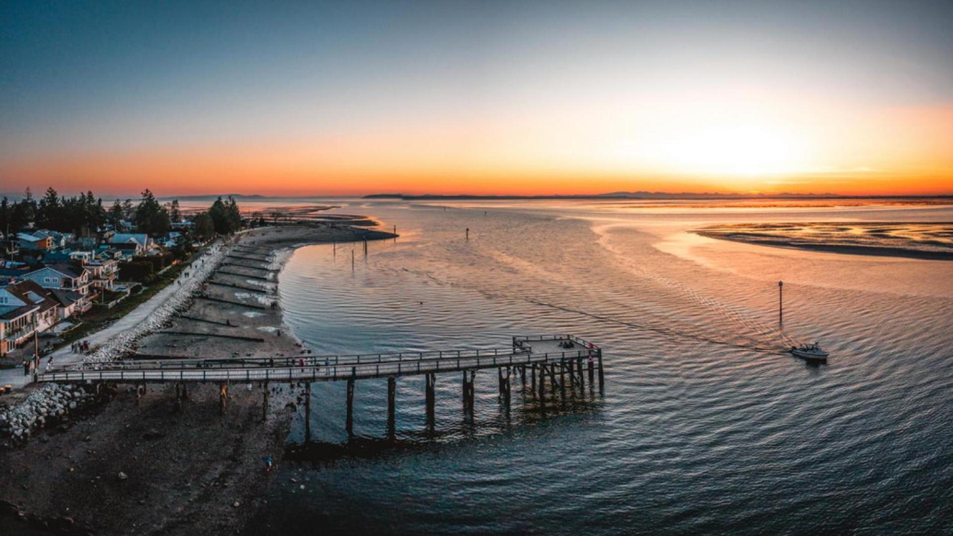 The Sunset Haven- Cozy 2Br Basement Suite Near White Rock Суррей Экстерьер фото